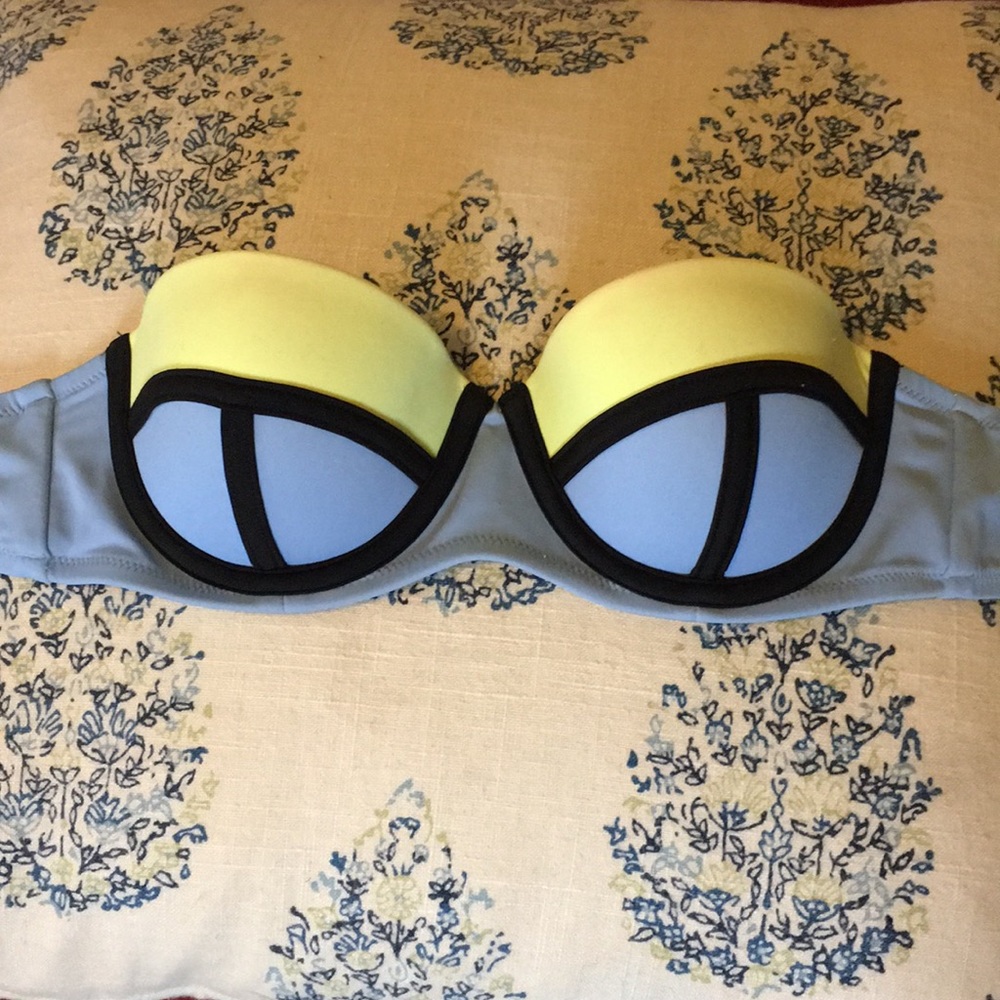Victoria’s Secret sexy swim top, 32c